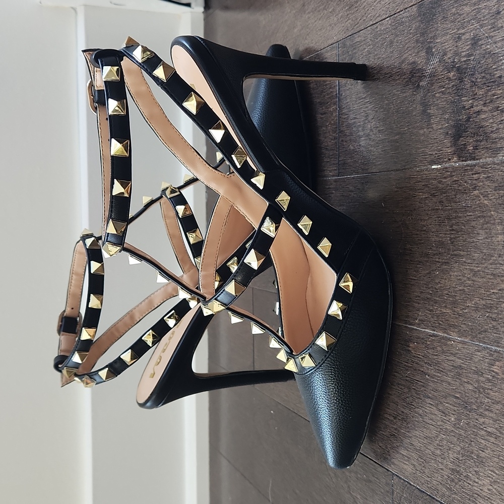Sandals - Picture 2 of 5